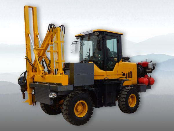 高速護欄鑽（zuàn）孔機