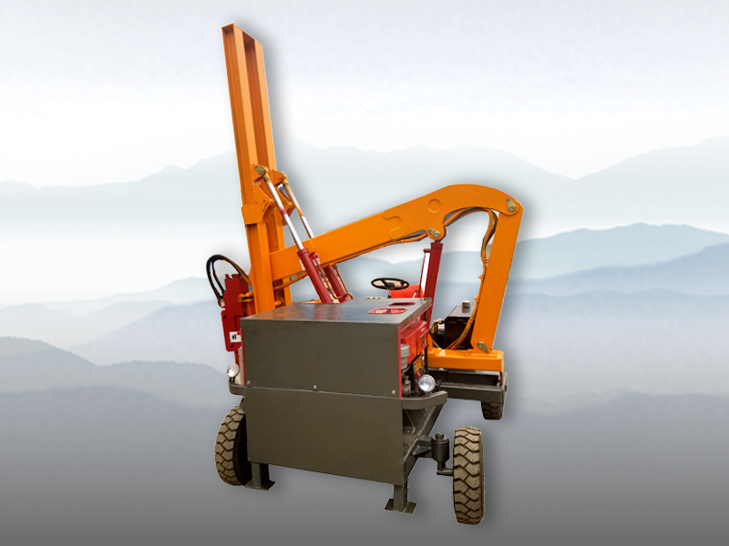 自（zì）製底盤小（xiǎo）型護欄打（dǎ）樁機
