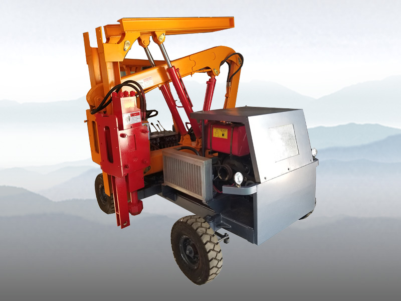 自製底盤小型護欄打樁機