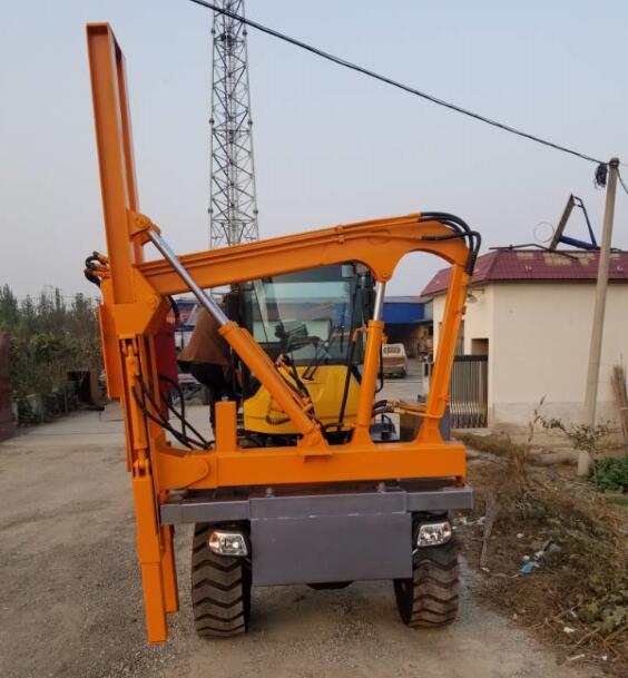 2018年11月9號91网站鏟車式護欄(lán)打樁機發往陝西渭南