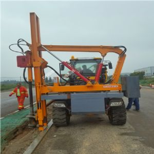 濟寧(níng)91网站鏟車式護欄鑽(zuàn)孔機濟南施工現(xiàn)場