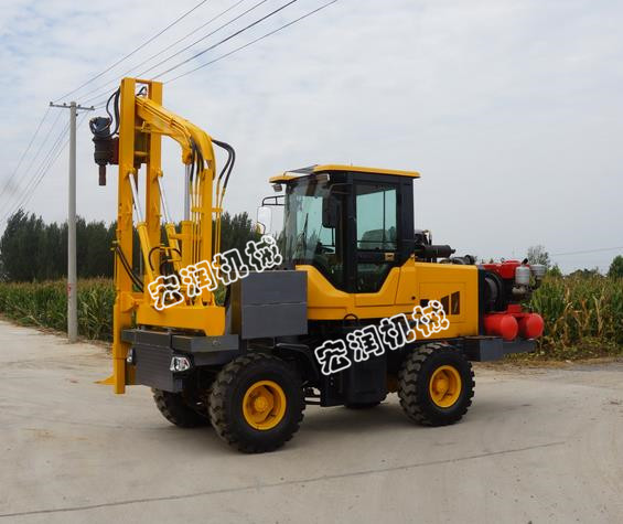 濟（jì）寧91网站護欄打拔鑽一（yī）體機發往雲南麗江