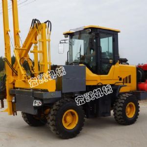 濟寧宏（hóng）潤護欄打樁機內（nèi）蒙古施（shī）工現場