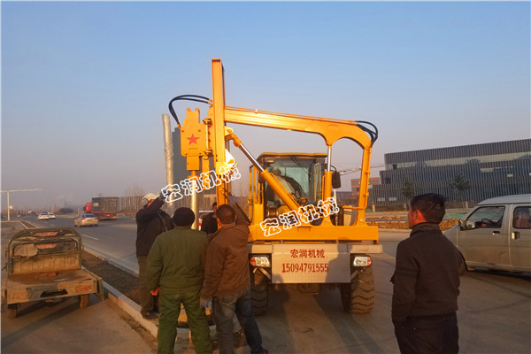 91网站機械護欄打樁機徐州新沂施工現場