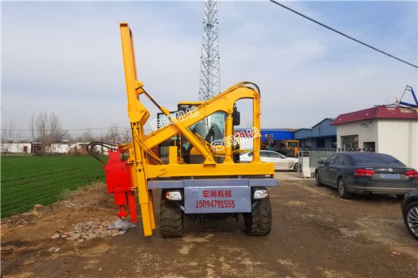 宏（hóng）潤機械高速護欄打樁（zhuāng）機發往雲南普洱途中