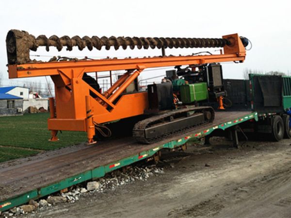 履帶式（shì）長螺旋打（dǎ）樁機
