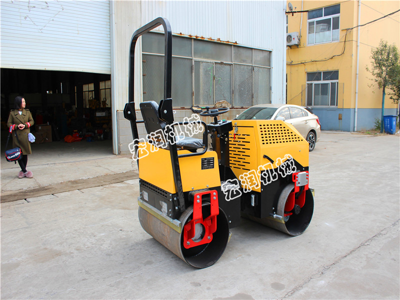 全液壓振（zhèn）動壓路機