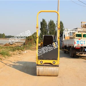 小型振動壓（yā）路機