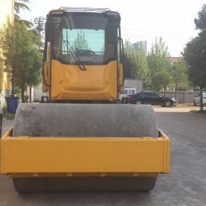 單（dān）鋼輪（lún）振動壓路機