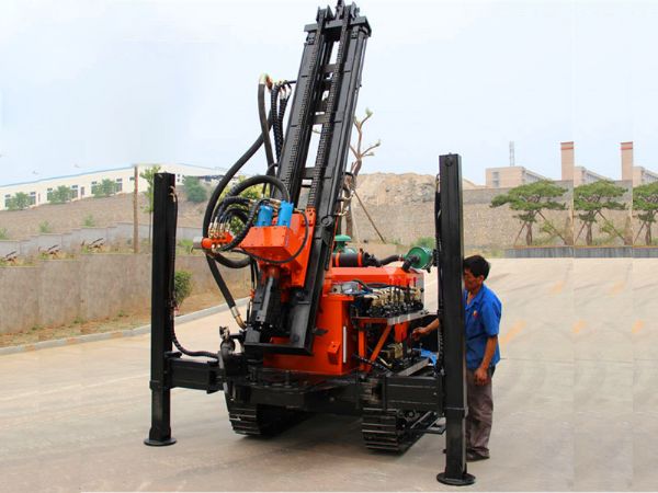 180米履帶式氣動（dòng）水井鑽車