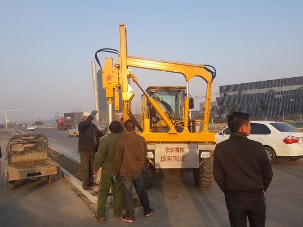 裝載（zǎi）機護欄打樁機