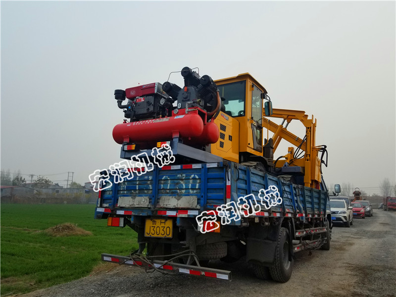  91网站機（jī）械護欄打樁機發往湖南新邵縣