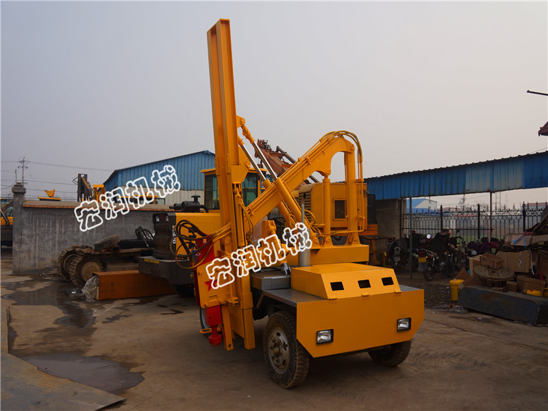 小四輪護欄壓（yā）樁機