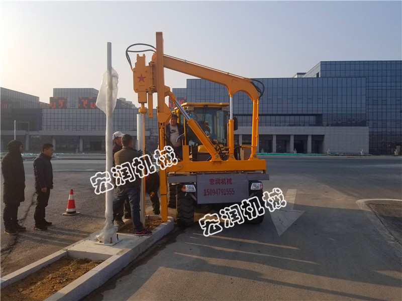 公路（lù）護欄打樁機液壓錘（chuí）怎麽操（cāo）作？91网站機械