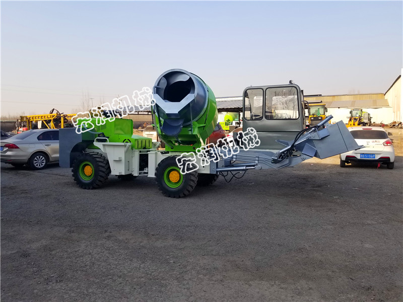 自上料混泥（ní）土（tǔ）攪拌（bàn）車