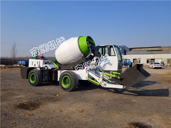 自上料混（hún）泥土（tǔ）攪（jiǎo）拌車