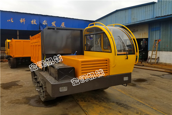 小（xiǎo）型履（lǚ）帶運輸車