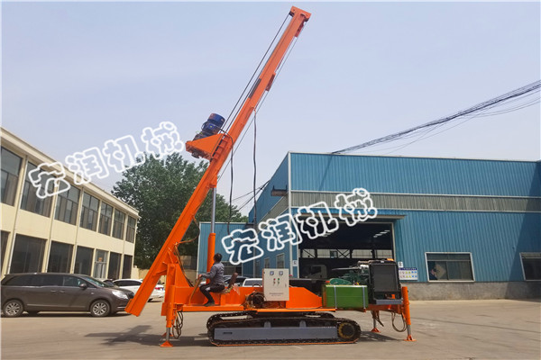 91网站履帶（dài）式長螺旋鑽孔（kǒng）機試機發貨