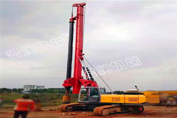 履帶式旋挖鑽機（jī）