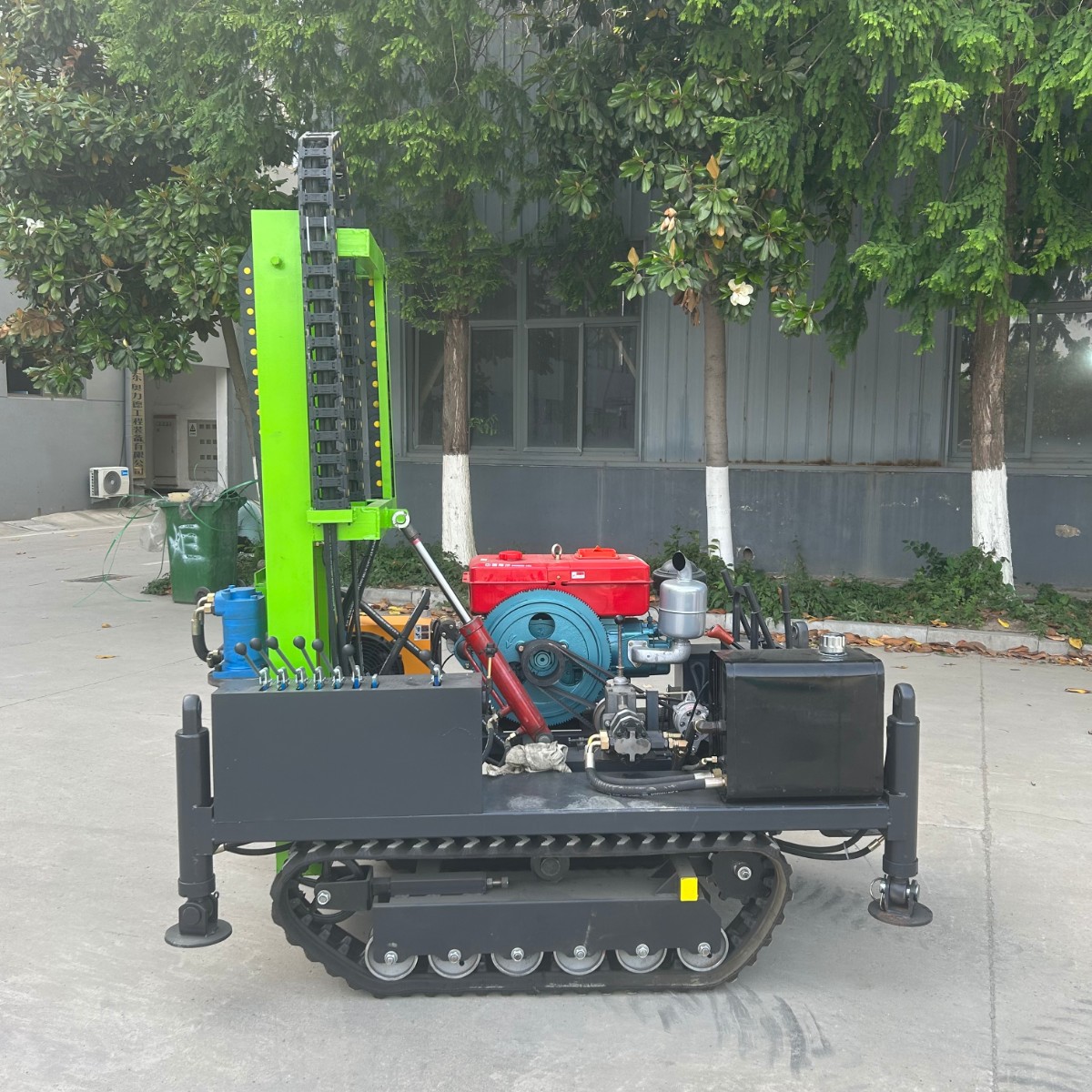 小（xiǎo）型柴油潛孔鑽機