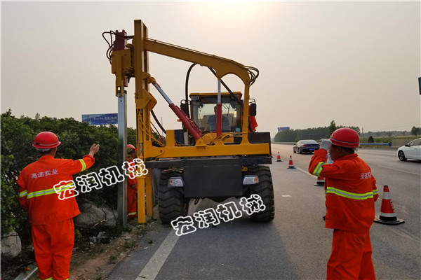 940護欄打拔鑽一體機河南開封施工（gōng）中