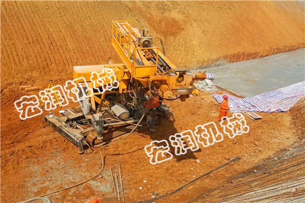 地基護坡（pō）錨固鑽機發（fā）往江西一（yī）台 現場使用機器施工