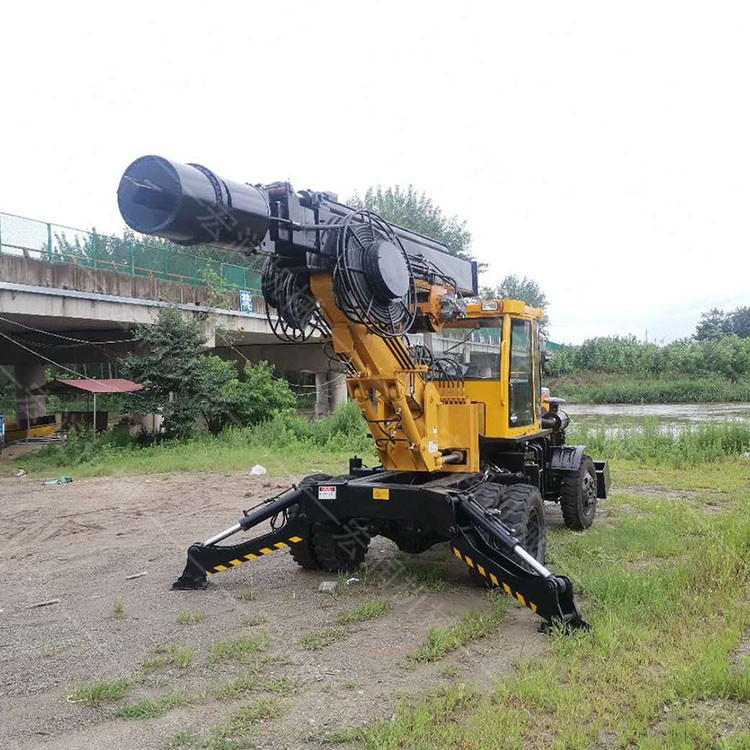 旋挖鑽機新疆施工現場