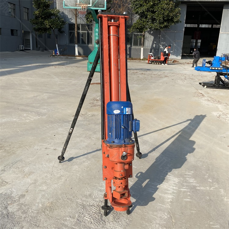 使用潛孔鑽機前的準備工作(zuò)有哪些?