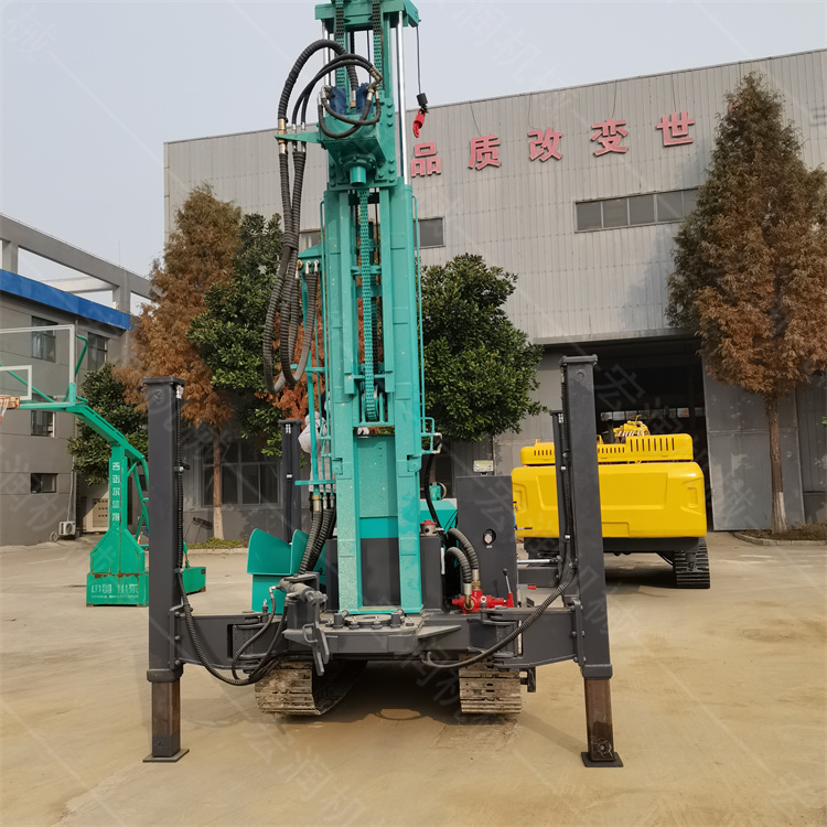 水井(jǐng)鑽機常(cháng)用的(de)鑽具及使用方法
