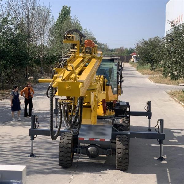 直（zhí）銷750輪式隧道（dào）鑽機，專業隧道鑽機廠家（jiā）